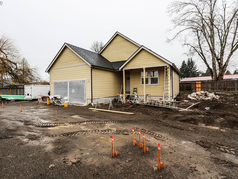 2nd image of 2082 Primrose St