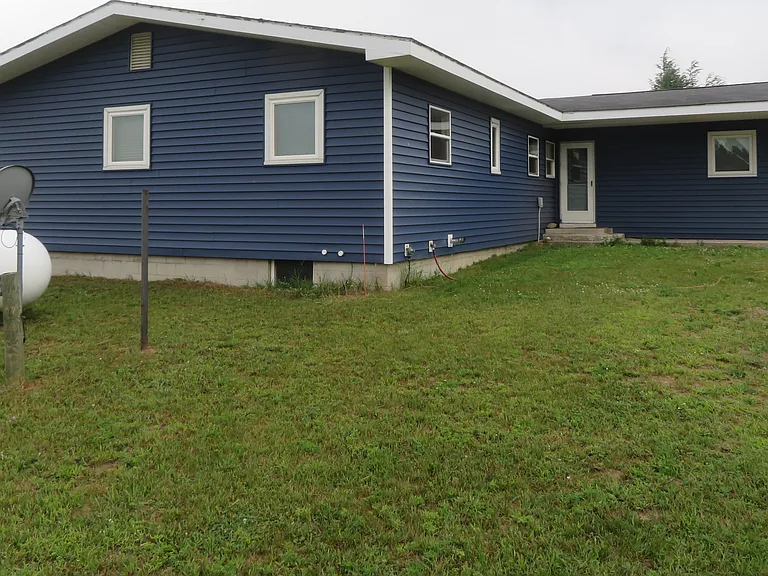 2033 Hagni Rd NE — Photo 3