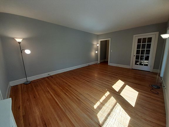 2nd image of 93 Lexington Pkwy S APT 303