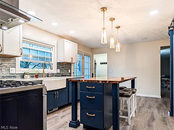 5th image of 3659 Farnham St NW