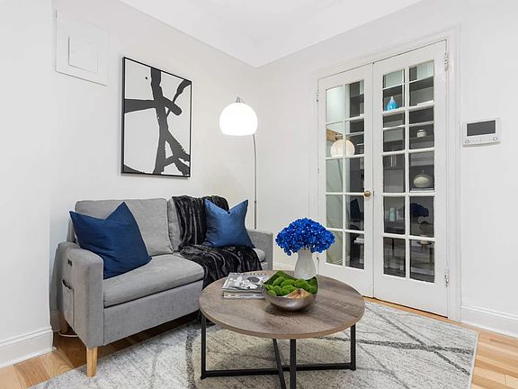 2nd image of 232 6th St #1C