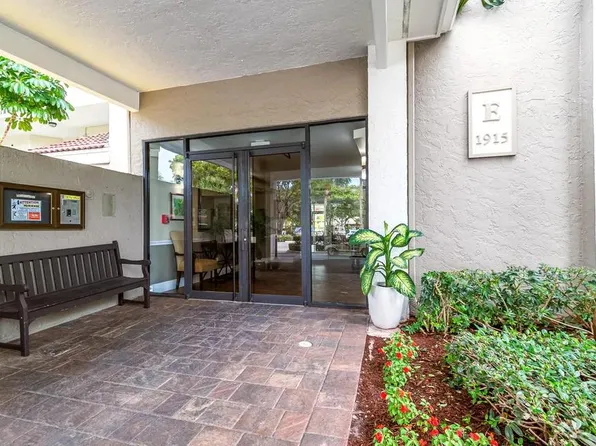 1915 Lavers Cir E, Delray Beach, FL