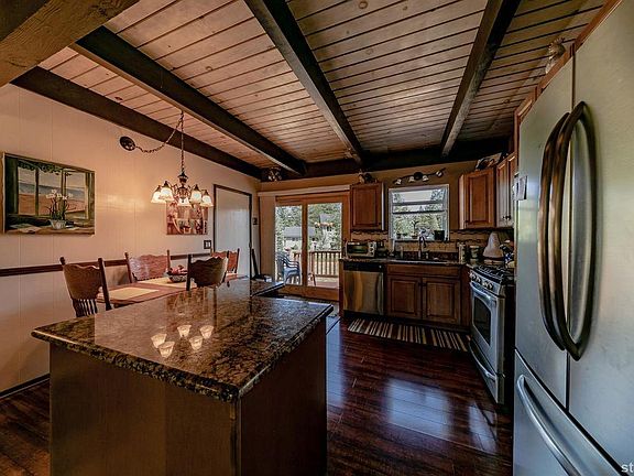 3rd image of 1121 View Cir