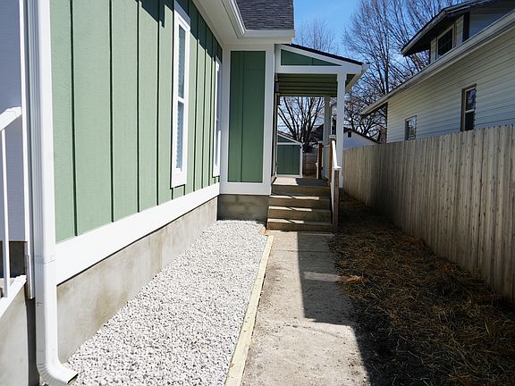 3rd image of 409 N Grant Ave