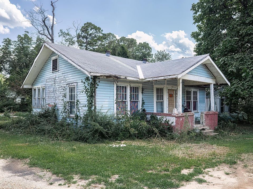2nd image of 906 E Crayton St