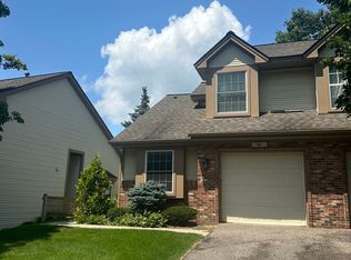 887 Whisperwood Trl, Fenton, MI 48430