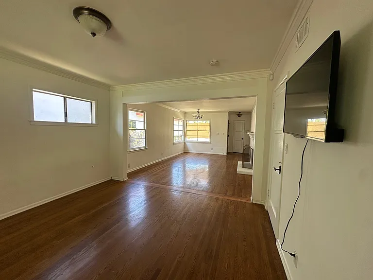 14722 Addison St — Photo 19