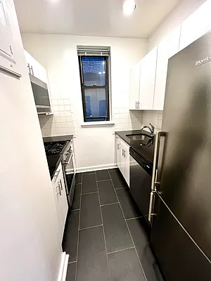 Rented by Salon Realty Corp | media 5