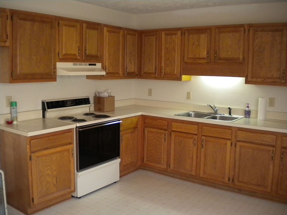 2nd image of 207 Dudley St