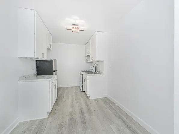 221 Mcdonald Avenue image 5 of 13