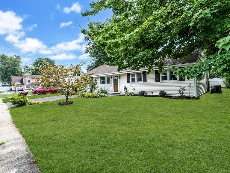 8 Pacific Ter — Photo 8