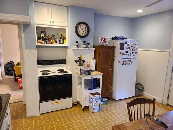 2nd image of 61 Trafford St Unit 2