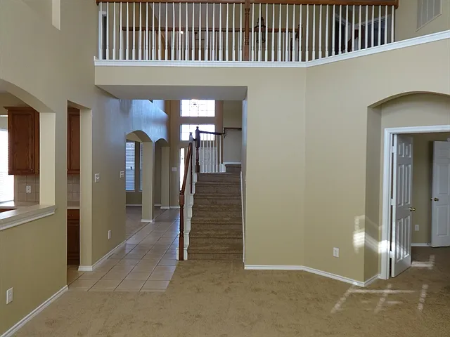 613 Silverbrook Dr — Photo 5