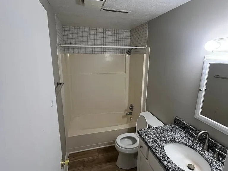8917 Middlebranch Ave NE — Photo 3