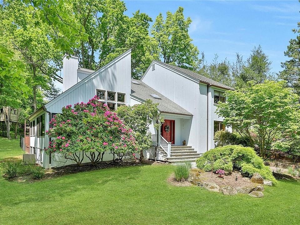1st image of 118 Deerfield Lane N