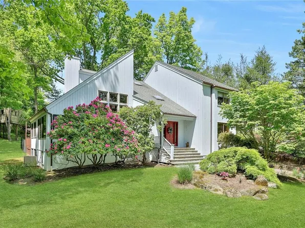 118 Deerfield Lane N, Pleasantville, NY 10570