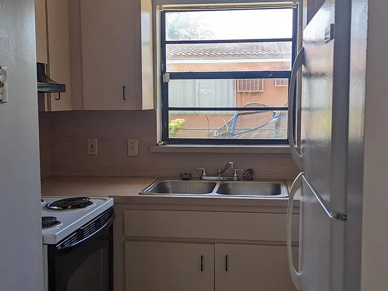 1944 Taft St #2 — Photo 10
