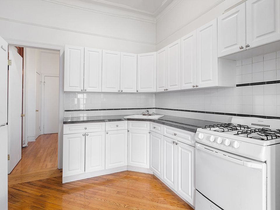 2nd image of 356 Union St APT 6