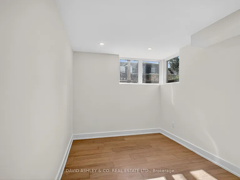 612 W Tweedsmuir Ave #MAIN — Photo 44