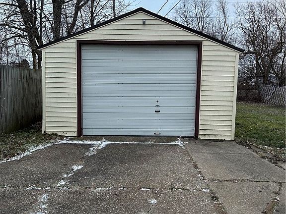5th image of 2256 Garfield Blvd