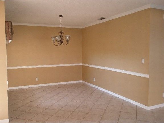 4th image of 10475 NW 11th Ct