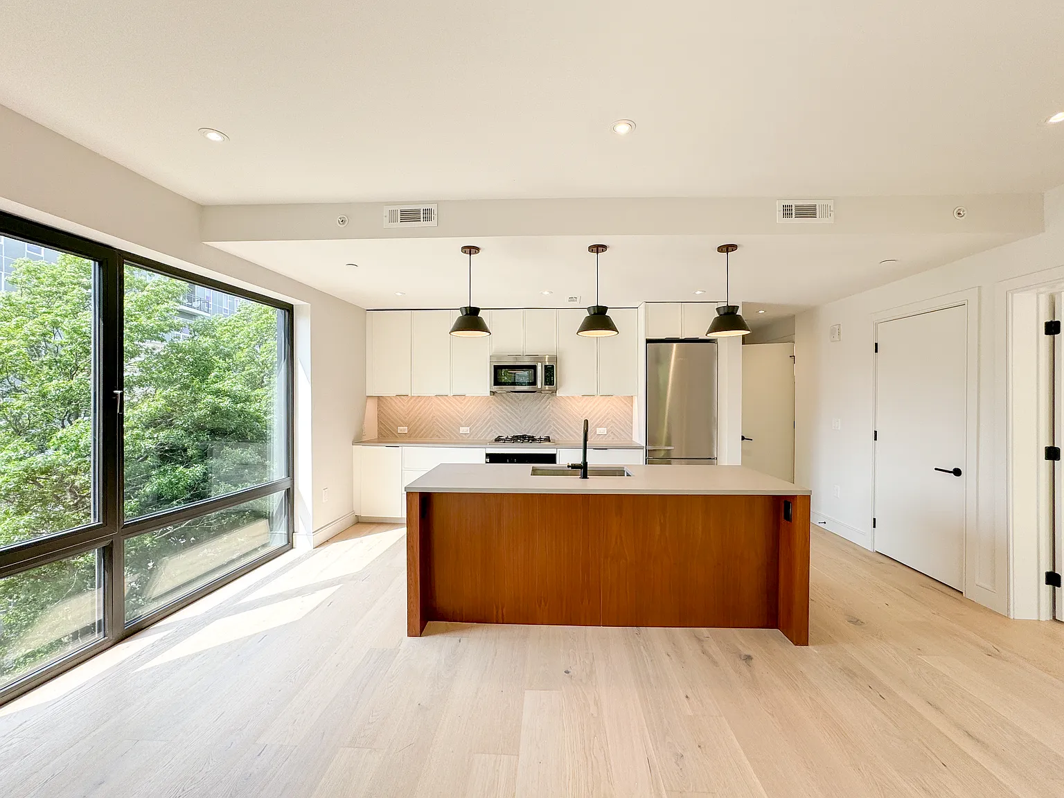 2 bed, 1000 sqft, $4,500 — Photo 4