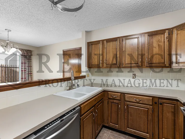 1111 E Redwood Rd — Photo 15