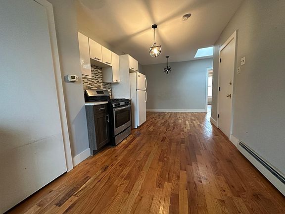 4th image of 149 Van Horne St #3