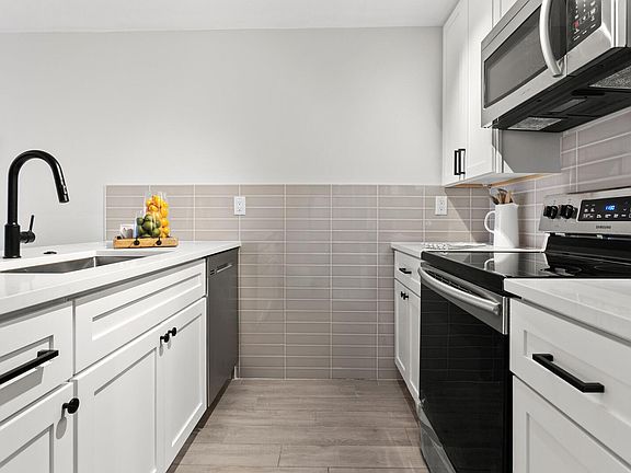 5th image of 4902 W Lancaster St APT 3