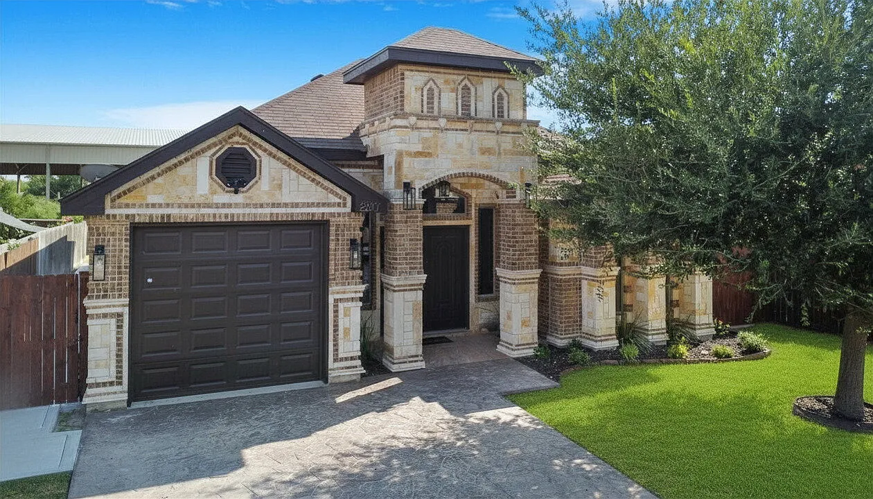 3 bed, 2.0 bath, $2,300 — Photo 1