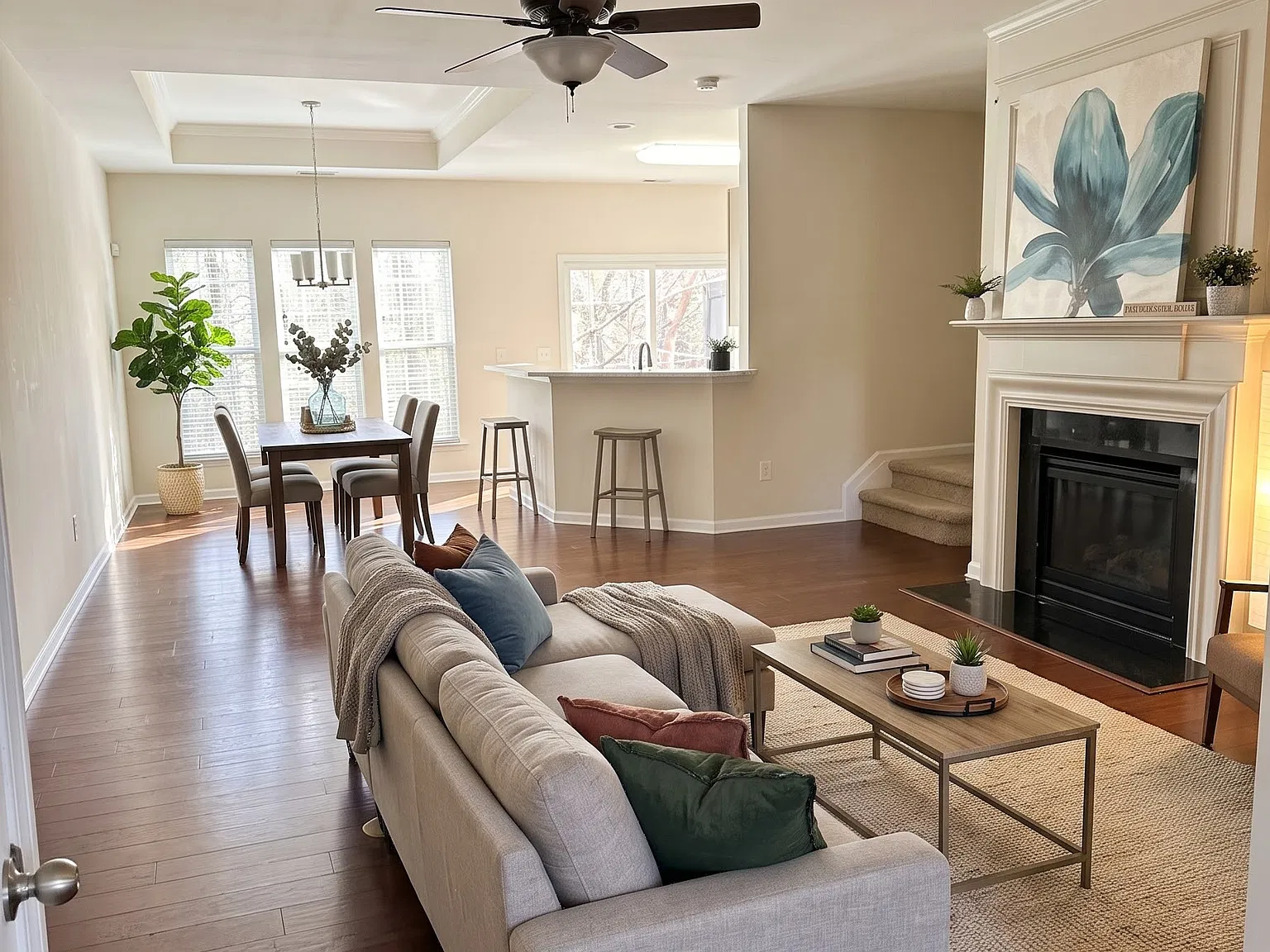 3 bed, 2.5 bath, 1600 sqft, $1,925 — Photo 3