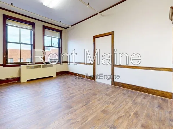 61 Main St, Bangor, ME