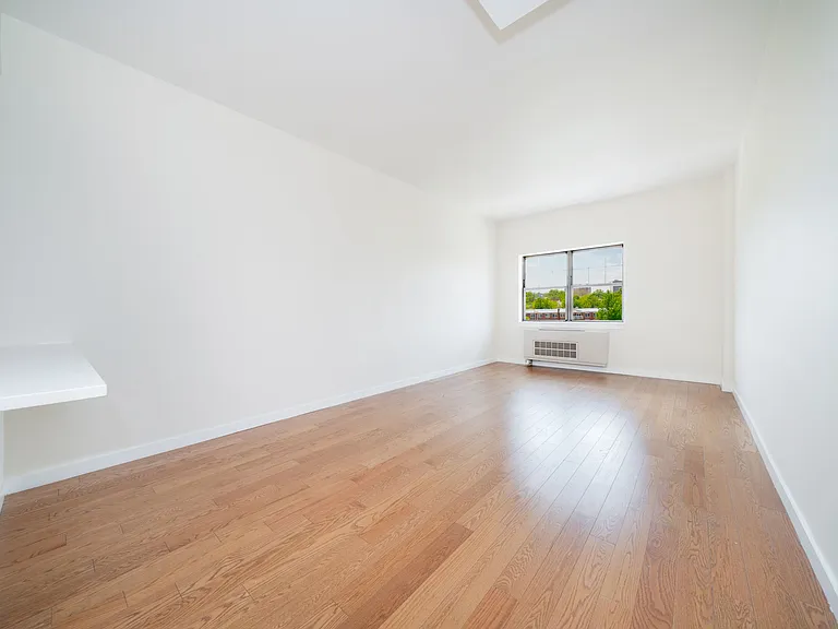 75-25 153rd St #551 — Photo 2
