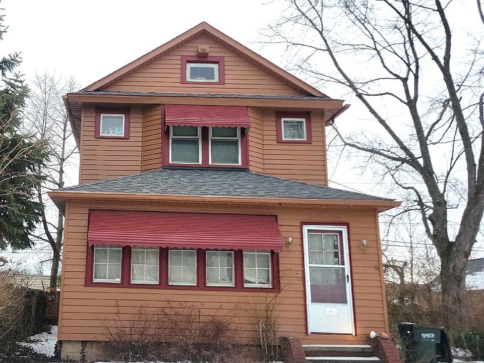 1st image of 121 E 220th St