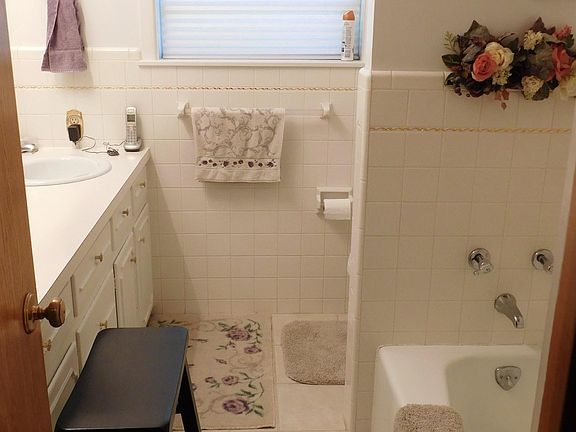 5th image of 1622 W Avenue C