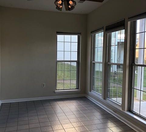 5th image of 2996 Yarling Ct #2996