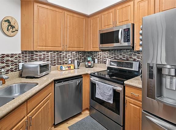 3rd image of 2715 Lake Pointe Dr Unit 221