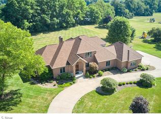 4875 Arbour Green Dr, Akron, OH 44333