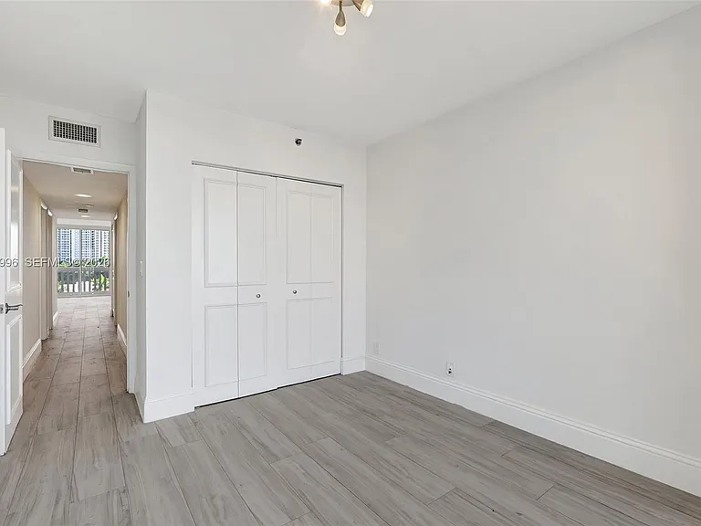 1000 Island Blvd #707 — Photo 31