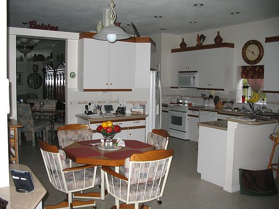 Kitchen w/dining 