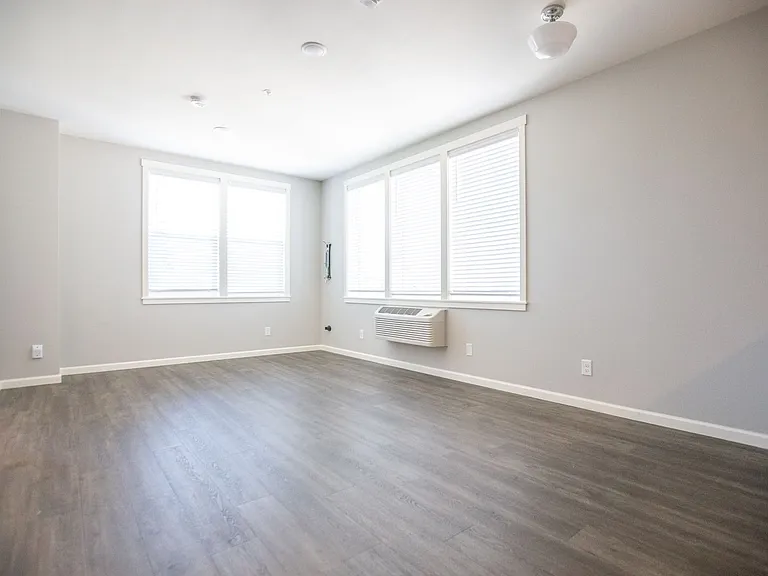 7100 N Greenwich Ave — Photo 7