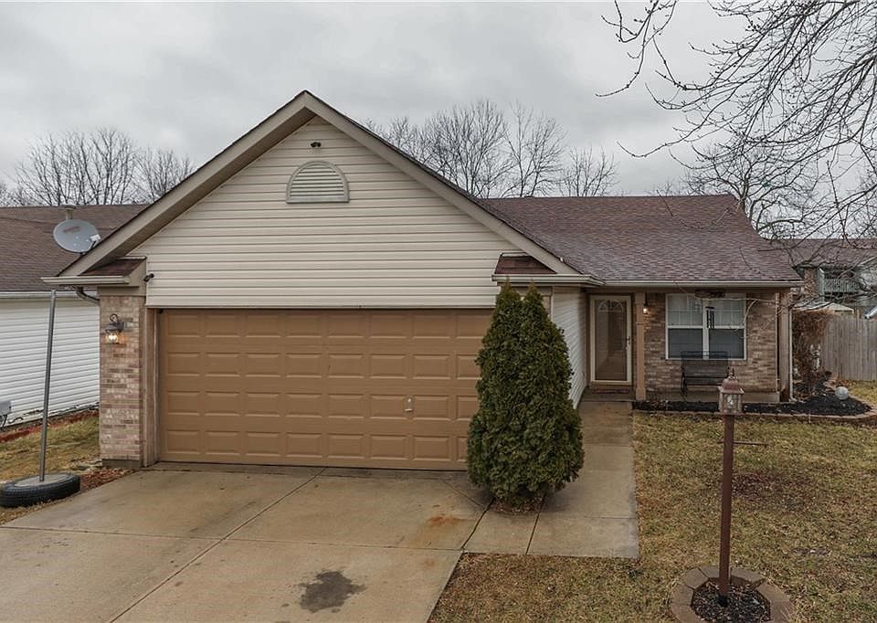 Welcome Home! 1443 Sanner Drive Greenwood, IN 46143