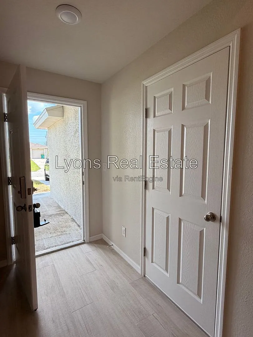 2 bed, 2.0 bath, 1363 sqft, $1,595 — Photo 3