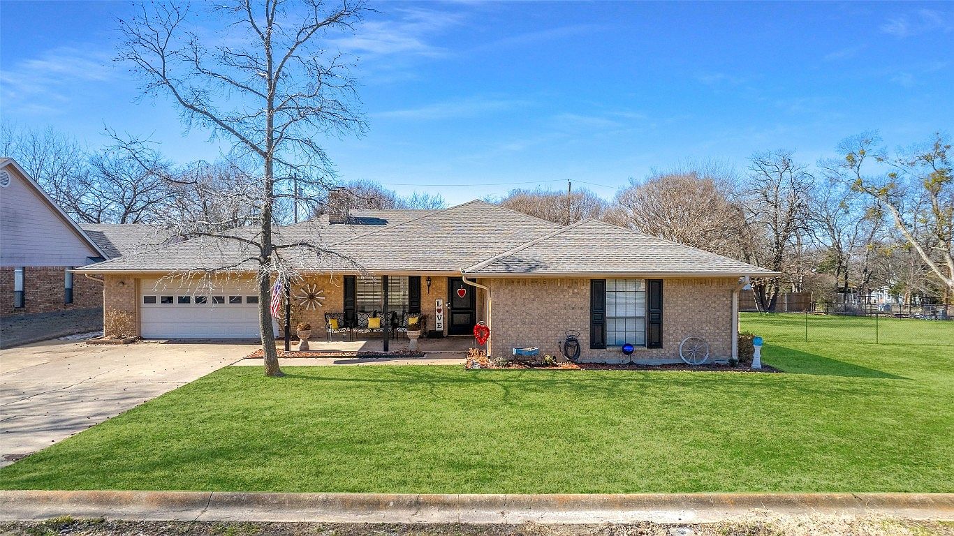 608 S Mill St, Wolfe City, TX 75496 Zillow