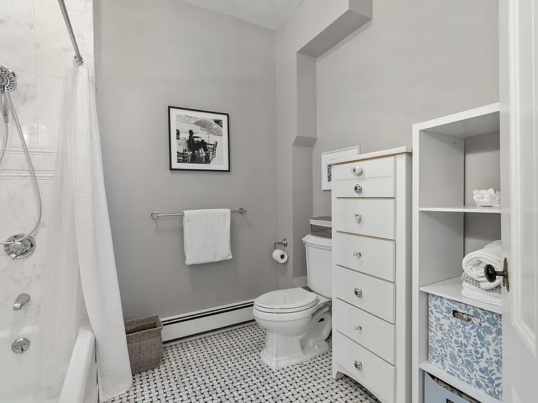 639 E 7th St #3 — Photo 23