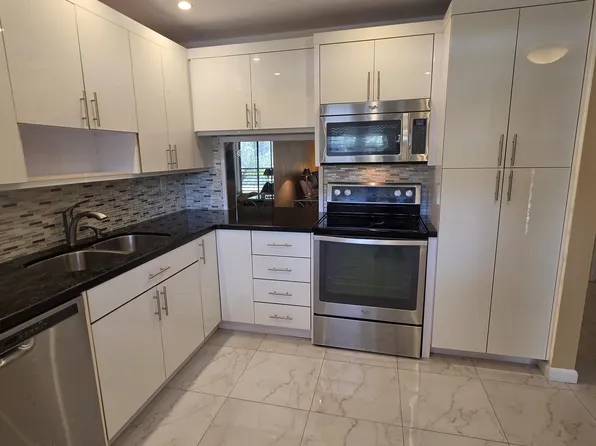 6090 N Sabal Palm Boulevard #209, Tamarac, FL 33319