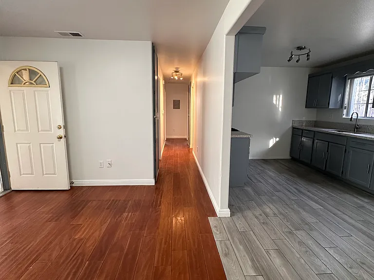 1827 N Mariposa Ave — Photo 5