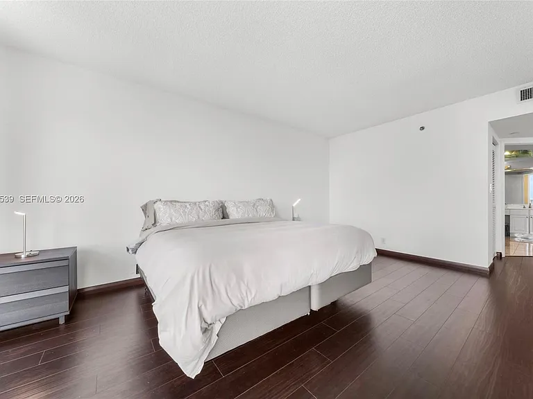 3598 Yacht Club Dr #601 — Photo 20