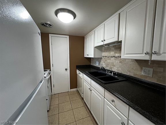 3rd image of 6910 Carriage Hill Dr APT 104