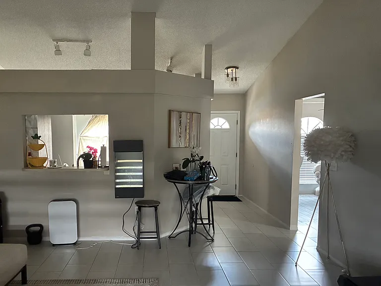 766 Hunt Dr — Photo 3
